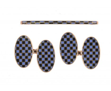 A PAIR OF ART DECO GOLD AND ENAMEL CHEQUER CUFFLINKS AND TIE PIN, C1930  marked 9ct, fitted case signed for James Walker Ltd 
