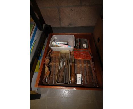 Collection of 10 vintage glass cutters, inc diamond tipped, with roll of 12 vintage moulding plane irons and vintage rawl plu