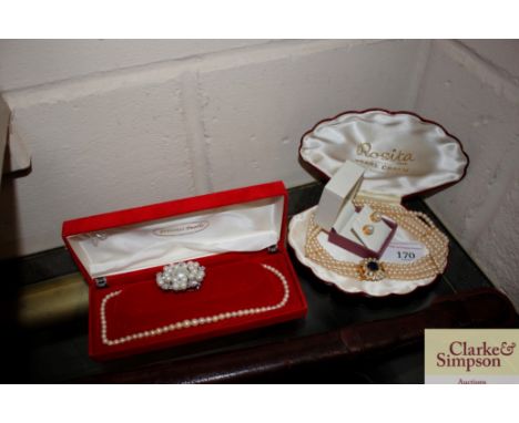 A jewellery box and contents of faux pearl choker, stud ear-rings, and a necklace and brooch