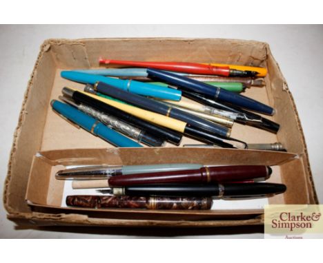 A collection of various vintage fountain and other pens 