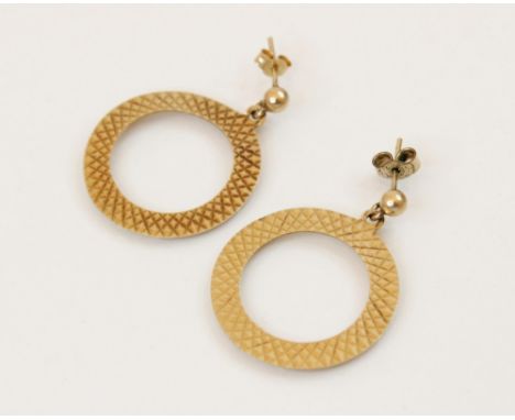 A pair of vintage 9ct gold drop earrings, each designed as a circular hoop with engine turned decoration, each 25mm diameter,