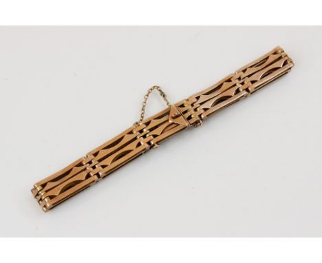 A gate link bracelet, with tongue and box snap clasp fastening an safety chain, tongue stamped '9C', 9.3cm long, weight 14.4g