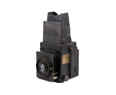 An A.O.Roth Mentor Meyer reflex camera. With a Carl Zeiss Jena 13.5cm f4.5 Tessar lens.