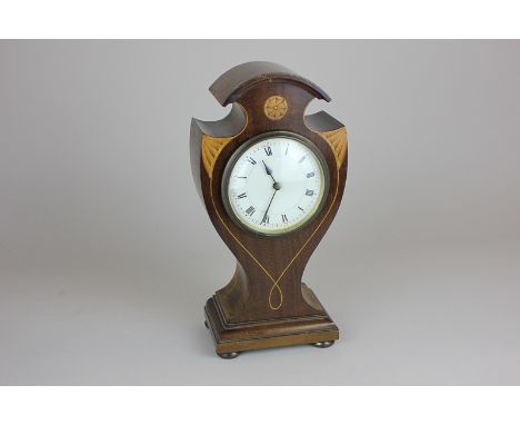 An Edwardian inlaid mahogany mantel clock in vase shaped case, 26cm high