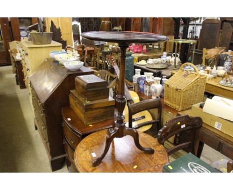 An Edwardian mahogany and inlaid table raised on tripod base 
