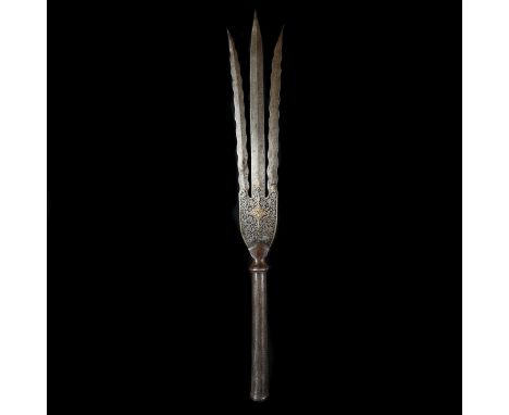 A Persian trident head. Qjar dynasty, straight DE central blade 30cms within a pair of outer wavy blades, etched at the forte