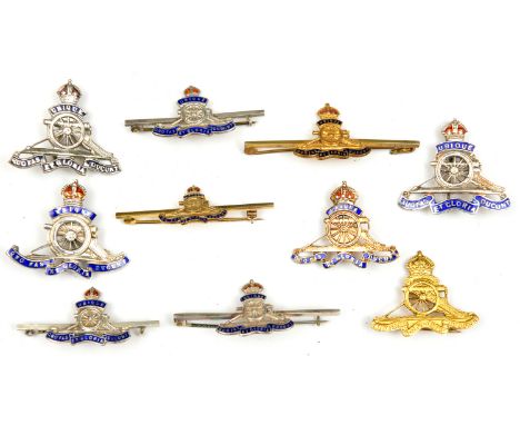 5 R Artillery enamelled sweetheart tie pins, including one marked “9ct” and 3 “Sterling”, 4 similar brooches as for cap badge
