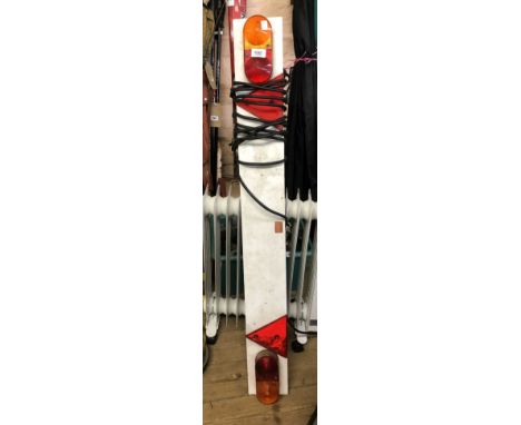 A car trailer light bar