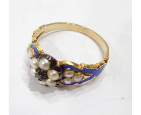 An antique yellow metal mourning ring with tiny rose diamond centre and seed pearls within an enamelled border - size P