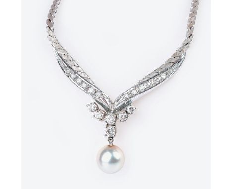 Vintage Perlen-Brillant-Collier mit Paar Perlen-Brillant-Ohrringen. 18 und 14 kt. WG, tlw. gest., mattiert und poliert. Colli