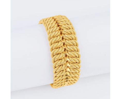 Vintage Gold-Armband im Flecht-Dekor. 18 kt. GG, gest., ziseliert und poliert. Dichter Flecht-Dekor in zwei Reihen, zur Mitte