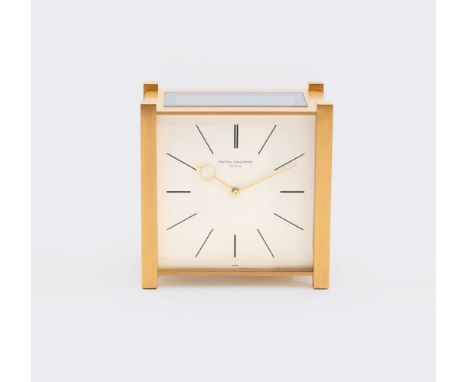 Patek Philippe. Solar Tischuhr. Um 1970. Messing, gebürstet, schauseitige Verglasung, Quarz, Solarzellen, im unteren Ziffernb