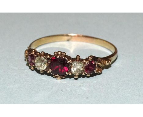 An early-19th century ring set garnets and citrine, tested as mainly 15ct gold, size R½, 1.6g. 