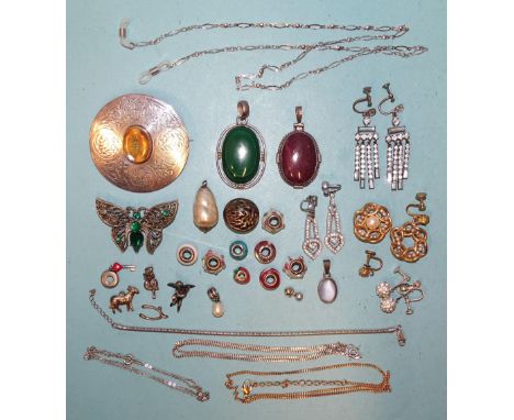 Two silver-mounted hardstone pendants, a large Celtic-style brooch, various Pandora and similar beads and other items. 
