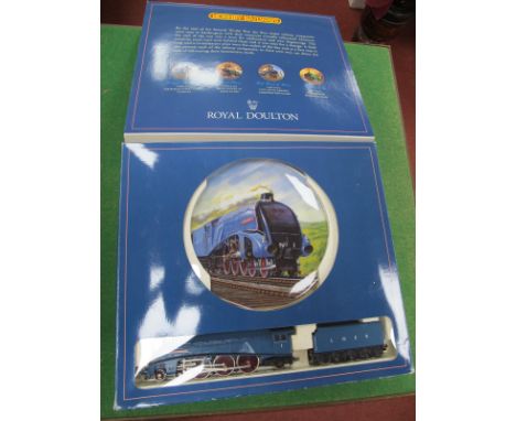 A Hornby "OO" Gauge/4mm Boxed Ref No, R649 Royal Doulton Collectors Plate, plus Class A4 4-6-2 Steam Locomotive with eight wh