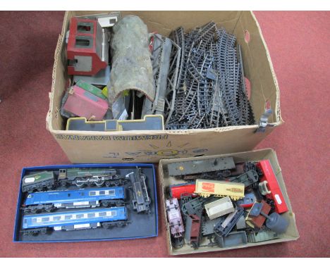 Three 'OO'Gauge/4mm Unboxed Locomotives, A Triang Bo Bo Pullman diesel R/No W60095 with a coach R/No W60745; a Triang 4-6-2 P