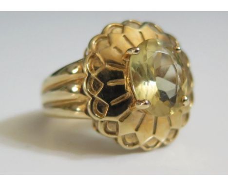 A 9ct Gold and Citrine Dress Ring, size N, 6.3g 