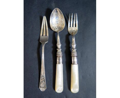 An Edward VII Silver and Mother of Pearl Spoon and Fork with chased foliate decoration, 15-16cm, Birmingham 1906, A J Bailey 