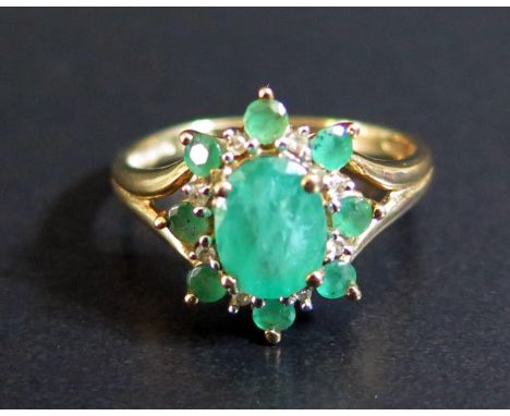 A 9ct Gold and Emerald Cluster Ring, size N.5, 2.4g 