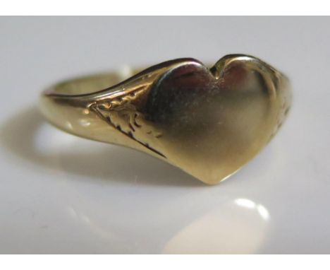 A 9ct Gold Heart Shaped Ring, size N, 3.3g 