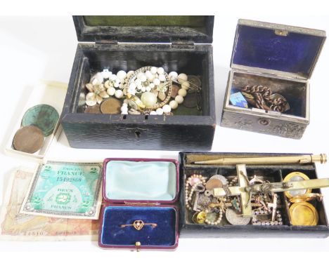 A Jewellery Box and Contents including a boxed 9ct gold and opal brooch (.9g) and unusual quad picture gold plated locket, et