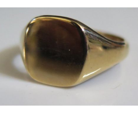 A 9ct Gold Signet Ring, size S, 5.1g 