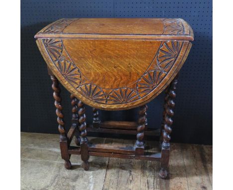 A Small Oak Barley Twist Gate Leg Table with carved top, 83x61cm (extended) 