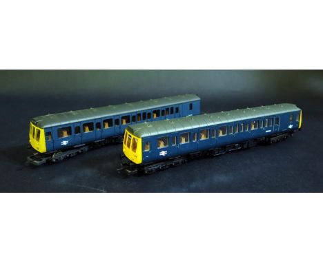 Two Lima OO Gauge Locomotives Including L204608 Class 121 and 205136 BR Blue DMU (both powered). 