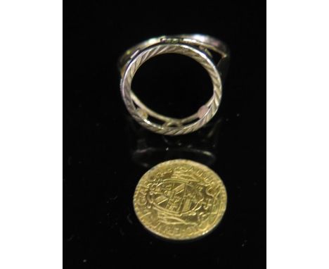 An Egyptian Gold Coin Ring, 4.4g 