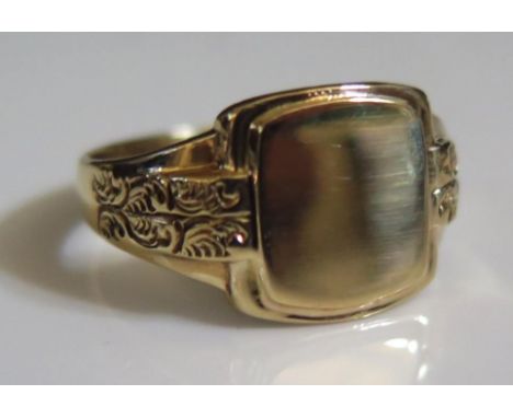 A 9ct Gold Signet Ring, size Q.5, 4.3g 