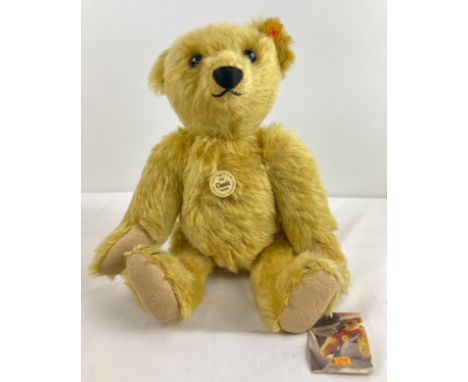 A large Steiff blonde mohair 1909 Classic bear with growler. Complete with original tags and cloth bag. Approx. 16" tall. 