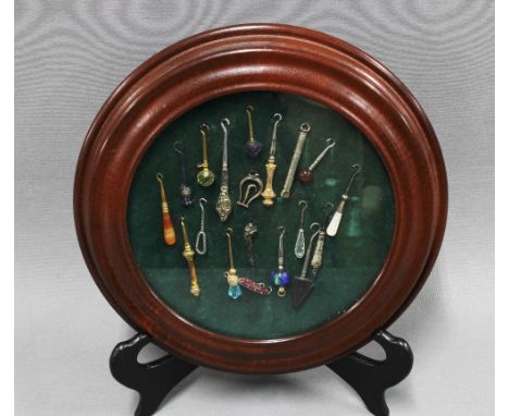 Collection of 19th century and later button hooks to include one with a 9ct gold handle, stamped 375,&nbsp; agate and tiger's