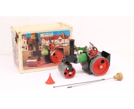 Mamod: A boxed Mamod Steam Roller, Reference S.R.1a. Original box, with burner, steering extension and funnel. Box and conten