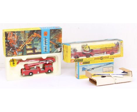 Corgi: A collection of three boxed Corgi Toys vehicles to comprise: Simon Snorkel Fire Engine 1127; American LaFrance Aerial 