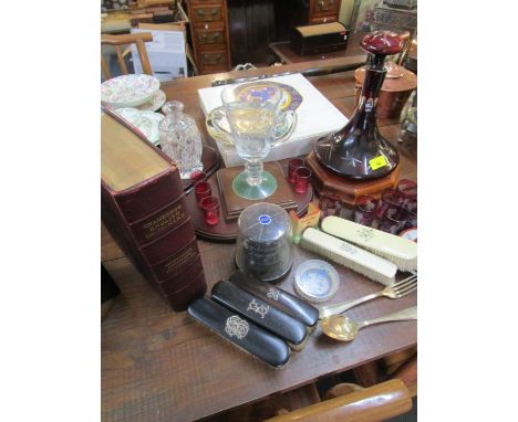 A mixed lot to include a continental silver spoon and fork, a boxed Hutschreuther annual collectors plate, ruby overlaid and 