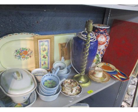A mixed lot to include a large Japanese Mari vase, octagonal Clarice Cliff plate, barley twist brass table lamp and other ite