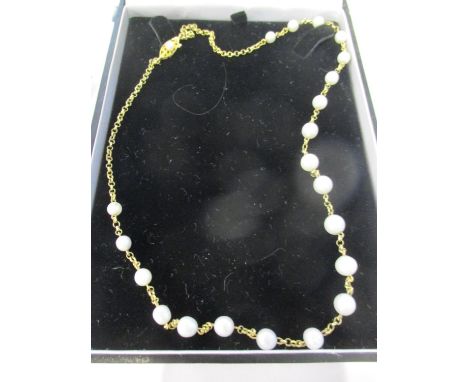 A 9ct gold and pearl necklace 