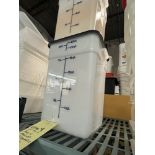 LOT: (8) Bacs à Mesurer, 22 qt. avec Couvercles