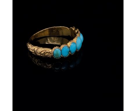 AN ANTIQUE 18ct UNHALLMARKED GOLD AND TURQUOISE GRADUATED HALF HOOP CLOSED BACK RING WITH CARVED SHOULDERS. FINGER SIZE L. WE