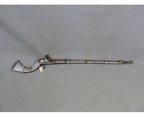 A JEZAIL FLINTLOCK MUSKET WITH RAMROD, THE STOCK INLAID WITH MOTHER OF PEARL,THE OVERALL LENGTH. 139cms.