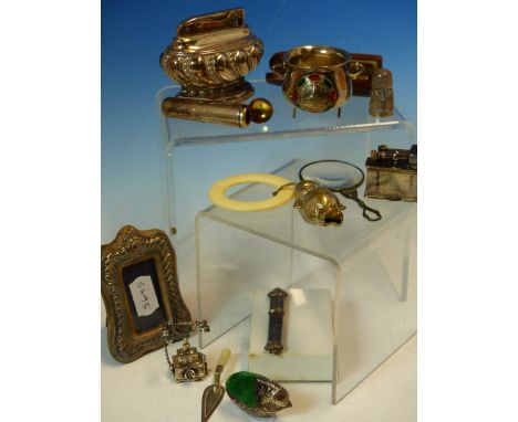 A COLLECTION OF NOVELTY HALLMARKED SILVER AND OTHER ITEMS TO INCLUDE A MODEL STICK TELEPHONE, A MEDIEVAL STYLE GILDED SPOON, 