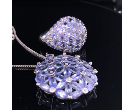 A 9ct WHITE GOLD LAVENDER MULTI GEMSTONE BOMBAY STYLE RING, TOGETHER WITH A 9ct WHITE GOLD SIMILAR GEMSTONE MULTI CLUSTER PEN