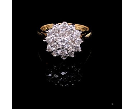 AN 18CT YELLOW GOLD AND TRIPLE TIER DIAMOND CLUSTER RING. SET WITH NINETEEN ROUND BRILLIANT CUT DIAMONDS MEASURING 3.6mm TO 2