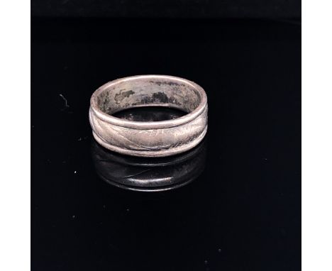 A RARE ENGLISH MEDIEVAL SILVER RING, THE BAND WITH CHASED ROPE TWIST DECORATION, CIRCA 14th C. FINGER SIZE R 1/2, WEIGHT 5.5g