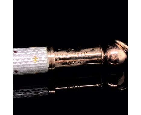 A 9ct GOLD AND ENAMEL PROPELLING PENCIL ENGRAVED FROM G.F.L TO QUEENIE 1898, CONTAINED IN AN ANTIQUE WOODEN AND BRASS MONEY C