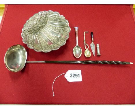 AN FAR EASTERN SILVER SHELL FORM THREE FOOTED DISH WITH TRIPLE EASTERN MARKS, TOGETHER WITH A HALLMARKED SILVER AND ENAMEL TE