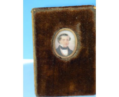 THREE PORTRAIT MINIATURES OF GENTLEMEN, THE LARGEST OVAL FRAME IN EBONY.   9.5 x 8.5cms. THE LATEST DATING FROM THE EARLY 19t