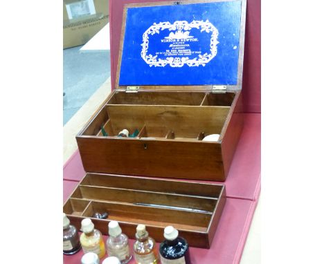 A VICTORIAN WINSOR AND NEWTON MAHOGANY PAINT BOX FITTED WITH SIX BOTTLES, VARIOUS BURINS, ETCHING BALLS AND TWO KID PADS, THE