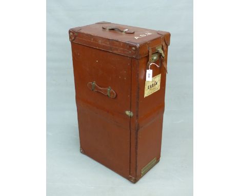 AN ELGIN LEATHER Co. BOMBAY LEATHER CABIN WARDROBE TRUNK WITH GREEN CANVAS COVER, ONE NARROW END LIFTING ONTO A COMPARTMENTAL