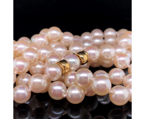 A OPERA LENGTH CULTURED PEARL NECKLACE COMPLETE WITH AN INTEGRAL 18ct GOLD CLASP,  AND A SMALL QUANTITY OF LOOSE CULTURED PEA